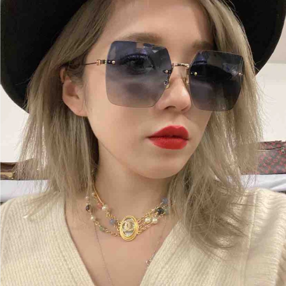 New, authentic Dior 30 Montaigne sunglasses